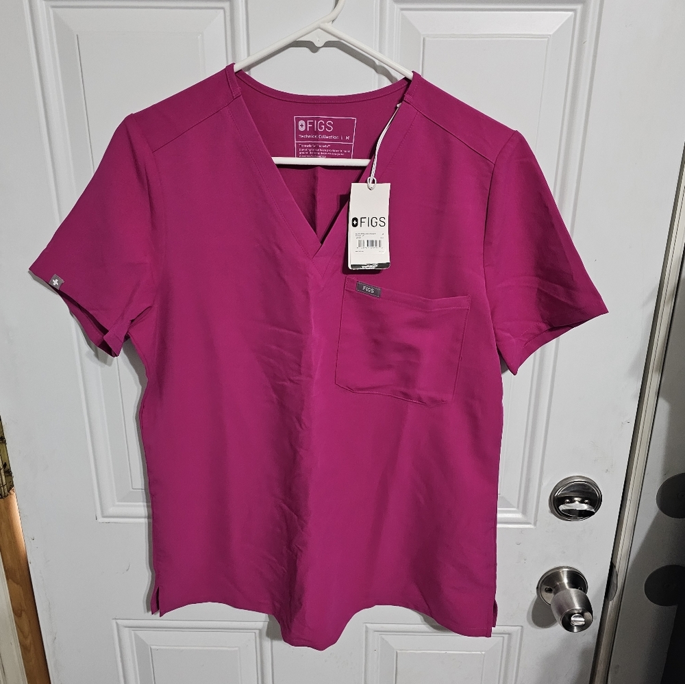 Fihs, medium, pink scrub top